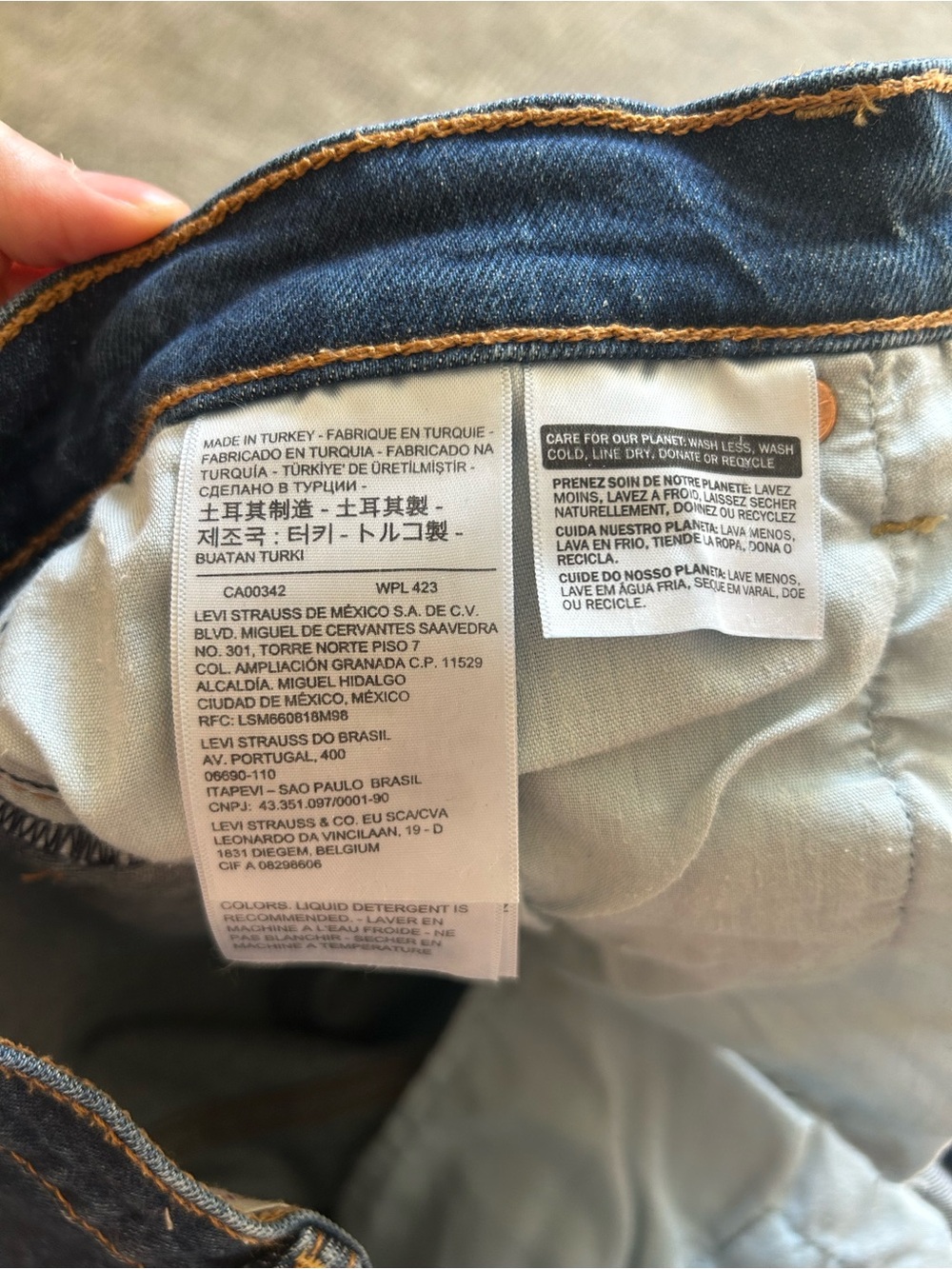 Levi's Women’s Classic Ribcage Straight Jeans - Picture 6 of 11